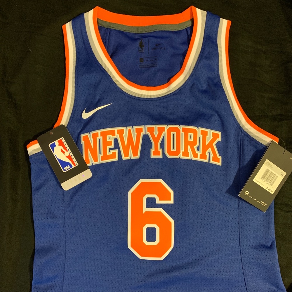 SOLD New York Knicks Women’s Nike NBA Jersey - Picture 4 of 5